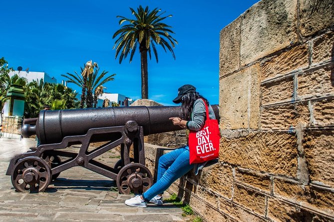 Morning Casablanca: The Medina and Beyond Cultural Walking Tour - Mahkama du Pacha and its patterned courtyards