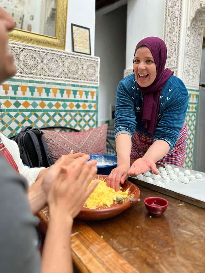 Moroccan Crepes & Pastries Kitchen - Meeting local women in a home setting