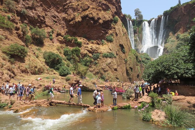Ouzoud Waterfalls Guided Hike and Boat Trip from Marrakech - How the transport and group size affect the day