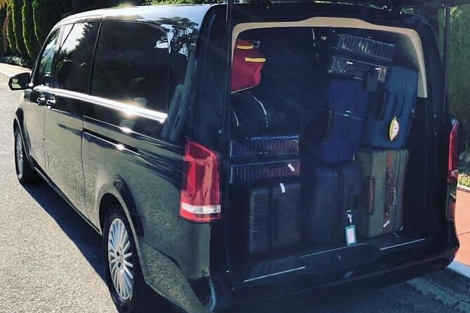 Private airport transfer to Casablanca. - Finding the driver at the airport