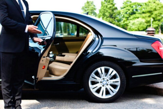Private Driver in Casablanca for Customized Tours and Transfers - The car, Wi-Fi, and small comforts