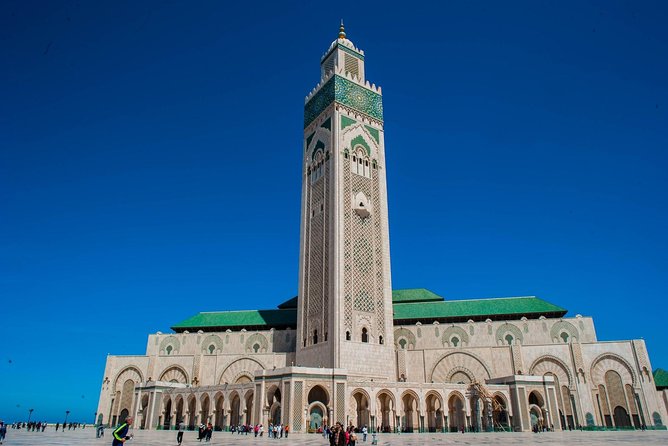 Religious Casablanca: Private Spiritual Tour Including Hassan II Mosque Visit - Moroccan art and mint tea at the Abderrahman Slaoui Museum