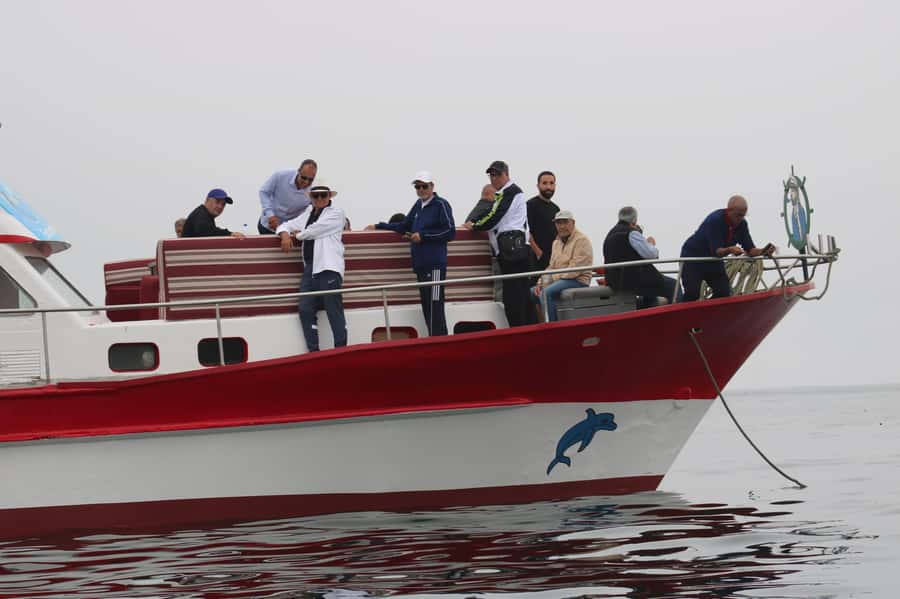 Sea excursion with BBQ, fishing, and swimming - Life aboard the Phantom Boat