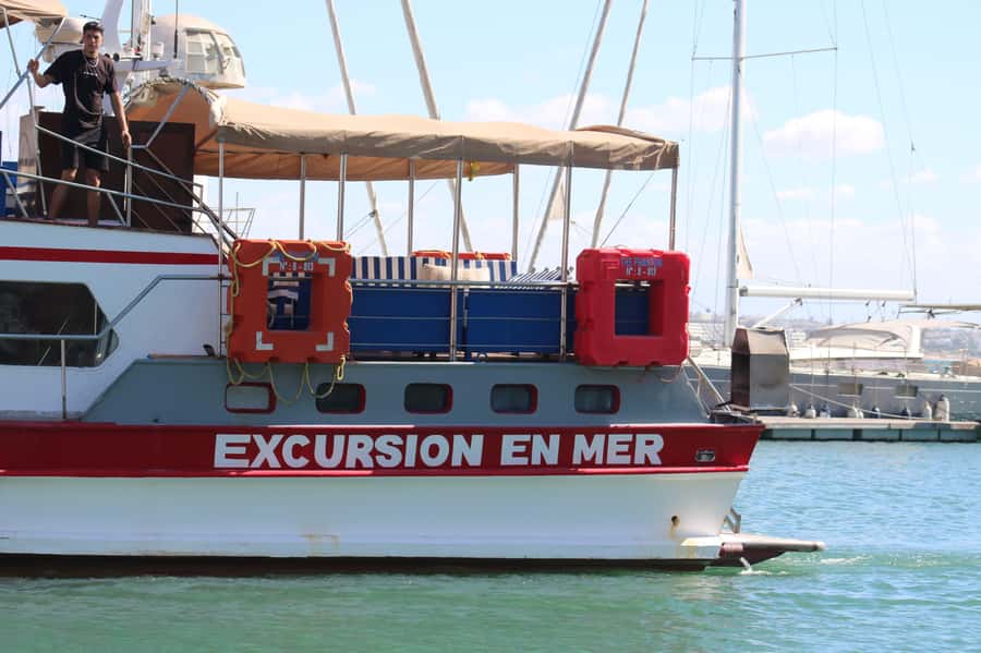 Sea excursion with BBQ, fishing, and swimming - Fishing with help for beginners