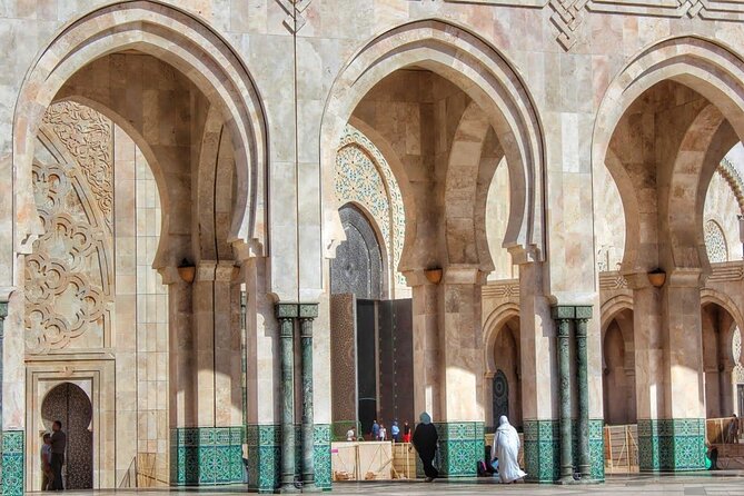 Skip the line Hassan 2 mosque Premium Tour entry ticket included - Meeting the representative and getting inside