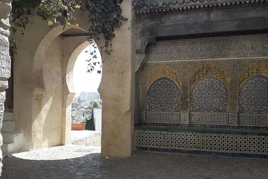 Tangier: Private City Walking Tour with Pickup - What the guide adds to the experience