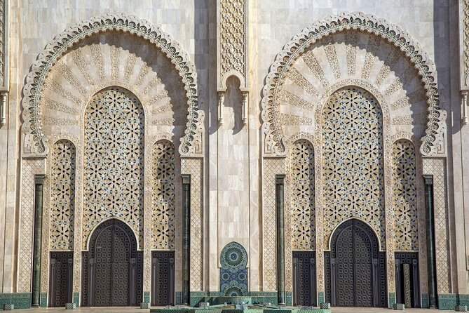 Tour of Casablanca from cruise or hotels, guided tour. - Walking the Old Medina and Place Marishal