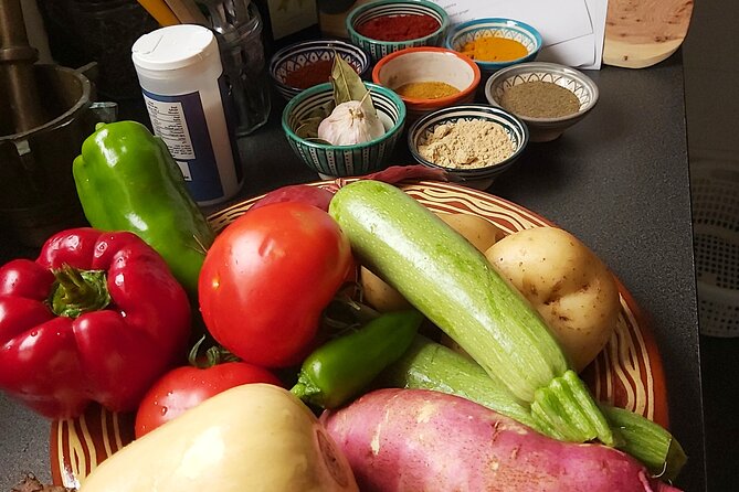 Traditional Moroccan and Berber cooking classes - Cutting, seasoning, and building the main dish