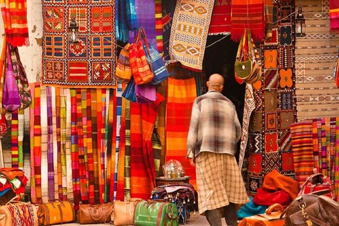 Traditional Souks Shopping Private Tour in Casablanca - Starting with pickup and a private car